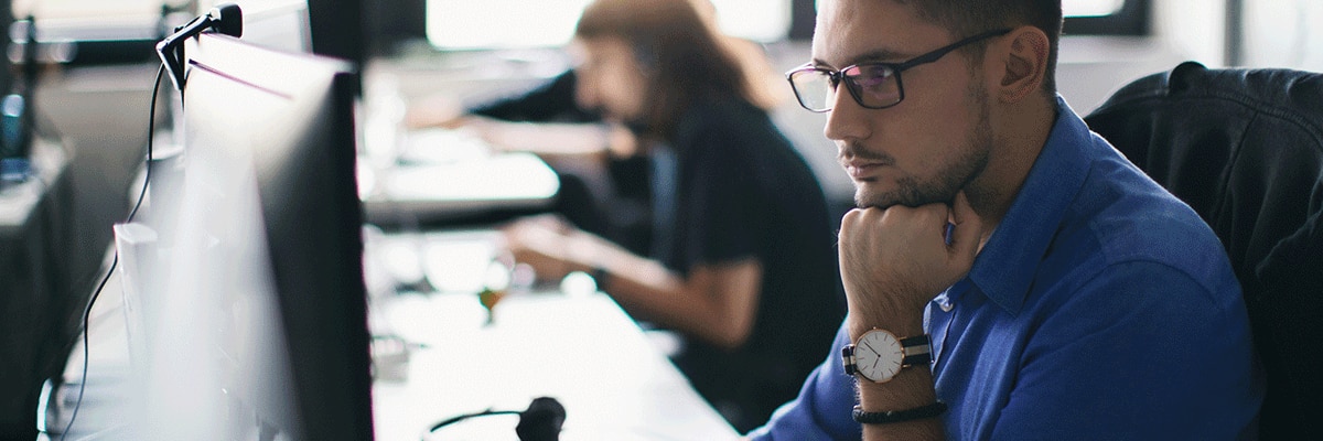 man-working-guide-kafka monitoring best practices-featured image